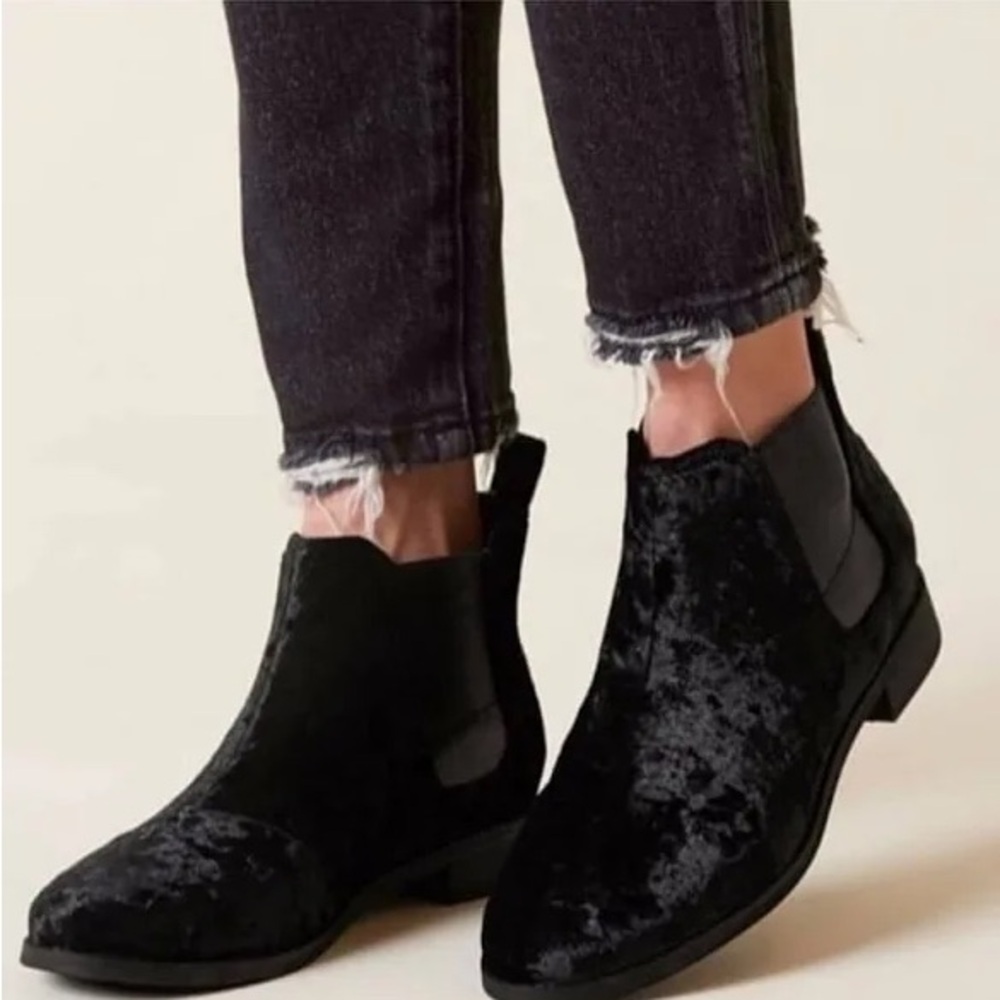 TOM’S Ella Chelsea Casual Black Crushed Velvet Ankle Boots Size 7.5